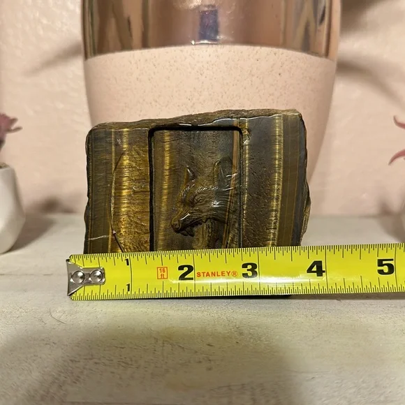 Tigers Eye Slab With Wolf Carving - Picture 2 of 8